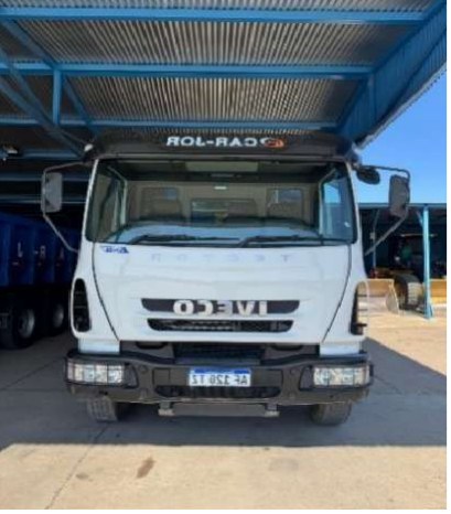 Chasis con cabina (TATU) Iveco 260E30NCM24, foto 1 de 6
