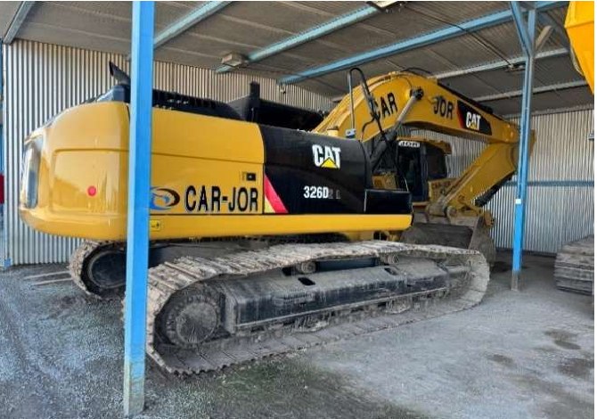 Excavadora Caterpillar 326D2L, foto 1 de 2