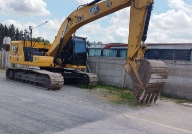 Excavadora Caterpillar 320, foto 1 de 3