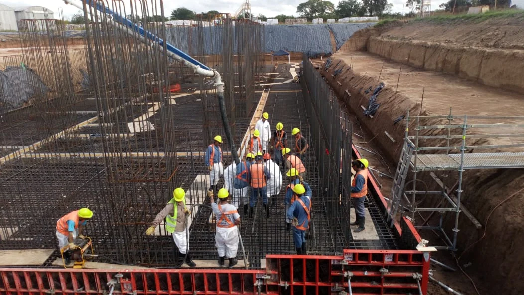 Equipo de CARJOR trabajando en una estructura de hormigón armado